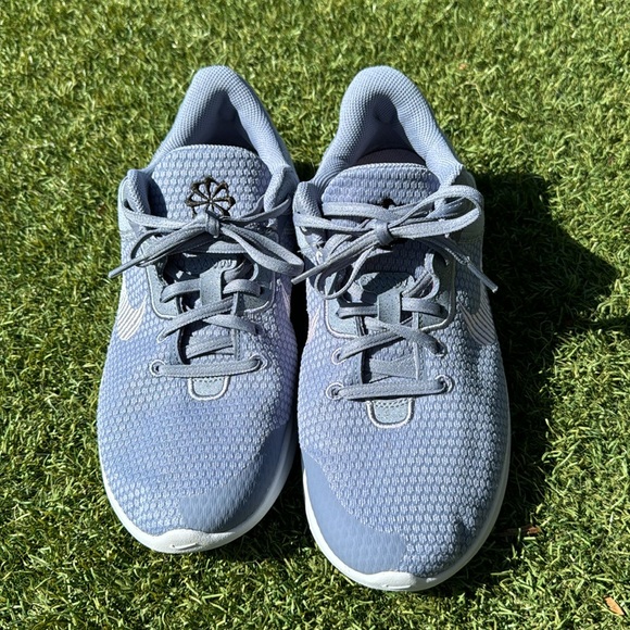 Nike Women’s sneakers size 10 - Picture 2 of 6